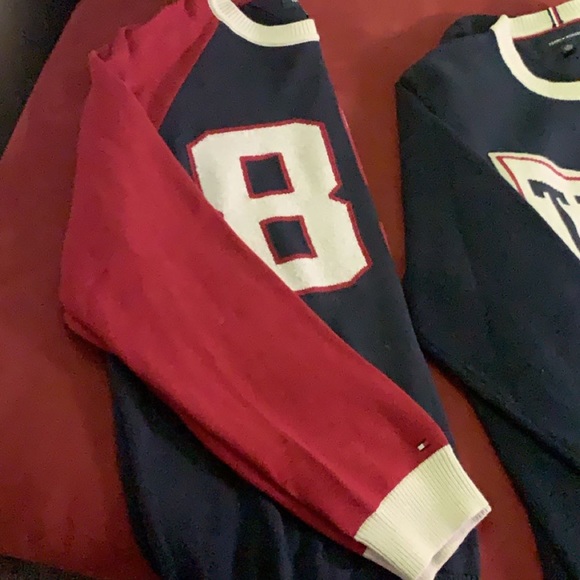Tommy Hilfger Sweater - Picture 3 of 3